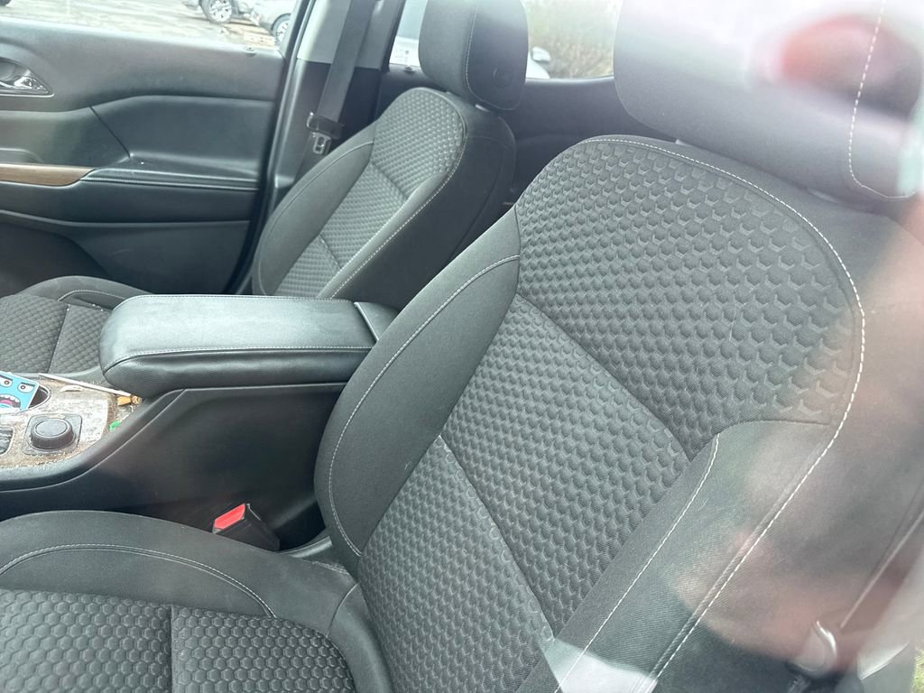 Used 2018 GMC Acadia SLE FWD image 7