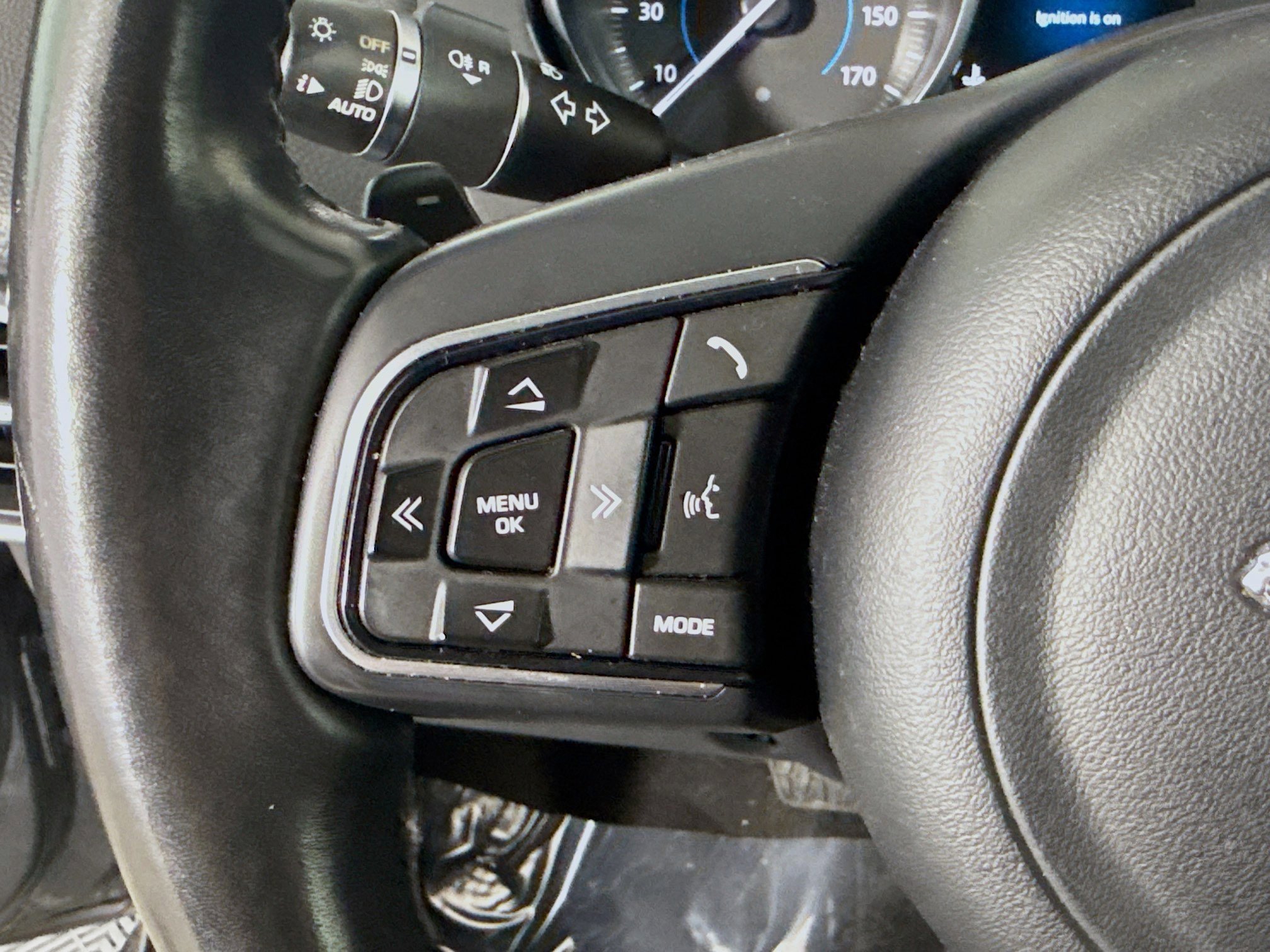 Used 2018 Jaguar XE Premium image 14