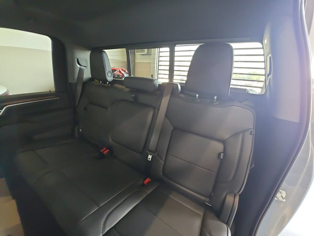 Certified 2026 GMC Sierra 2500 Denali w/ LPO, Black Badging Package AWD/4WD image 22