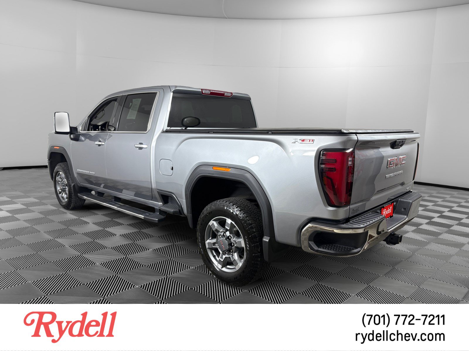 Used 2026 GMC Sierra 2500 SLT AWD/4WD image 3