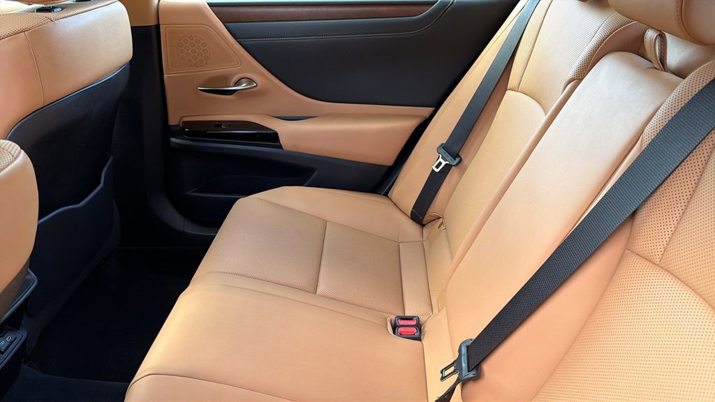 Used 2022 Lexus ES 300h w/ Premium Package image 32