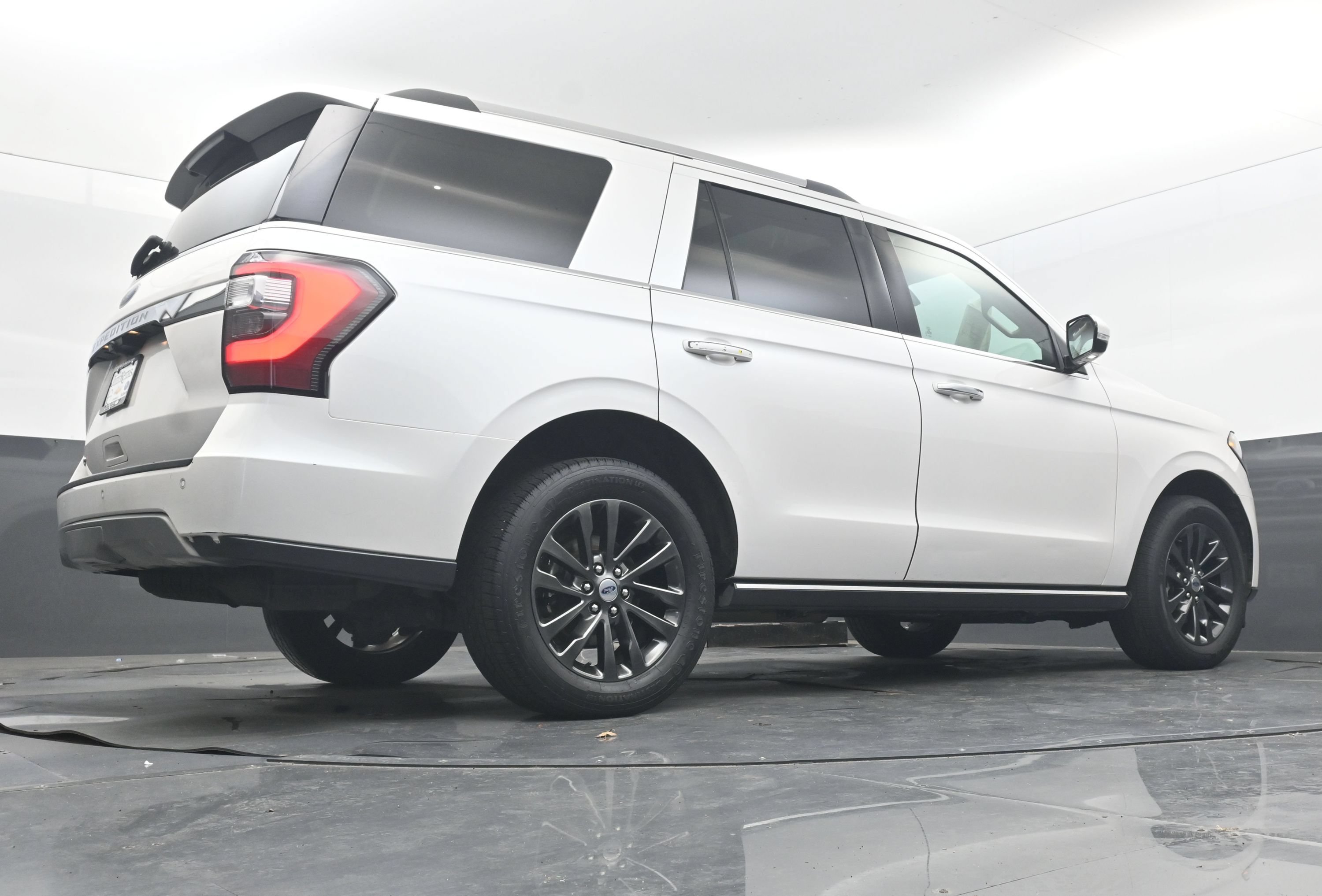 Used 2019 Ford Expedition Limited w/ Equipment Group 301A RWD image 32