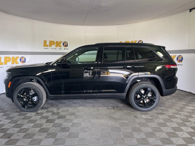 New 2025 Jeep Grand Cherokee Altitude image 10