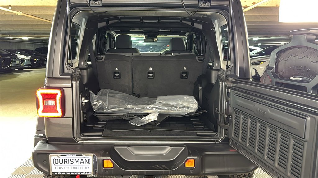 Used 2024 Jeep Wrangler Unlimited Rubicon w/ Technology Group image 16