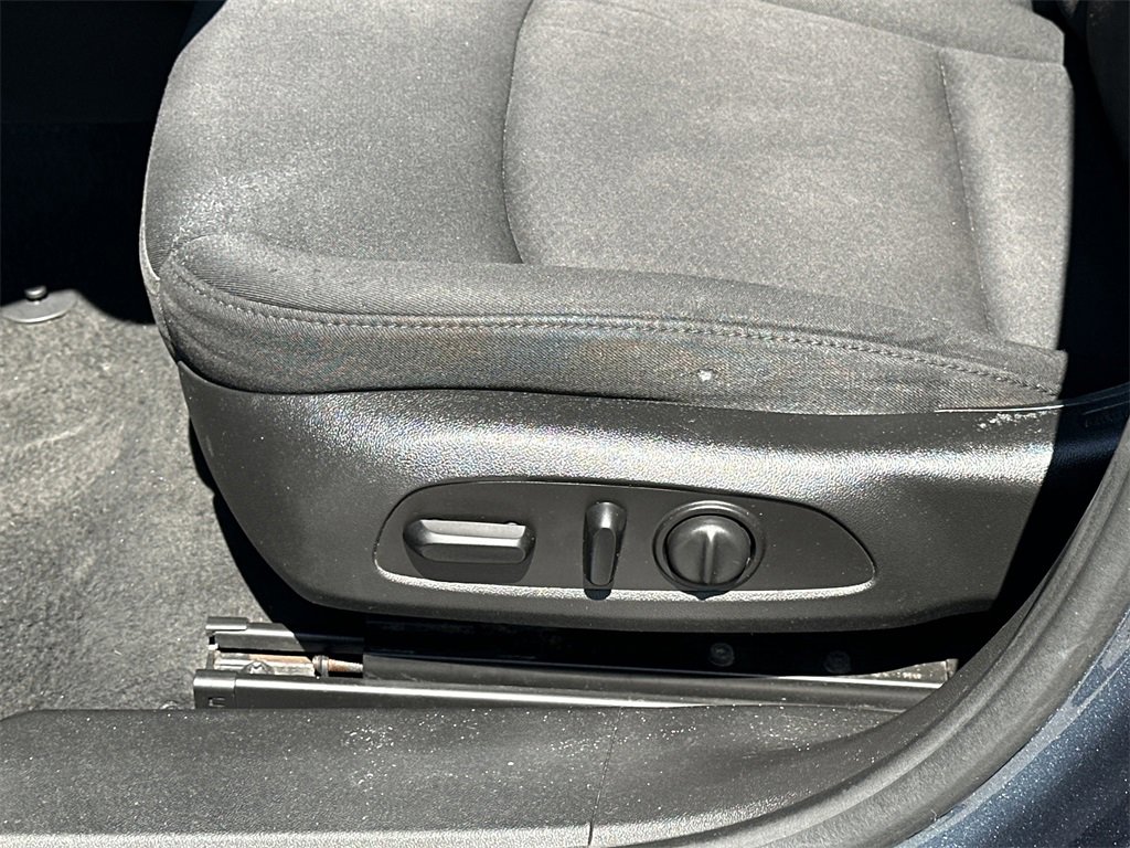 Used 2020 Chevrolet Malibu LT image 17