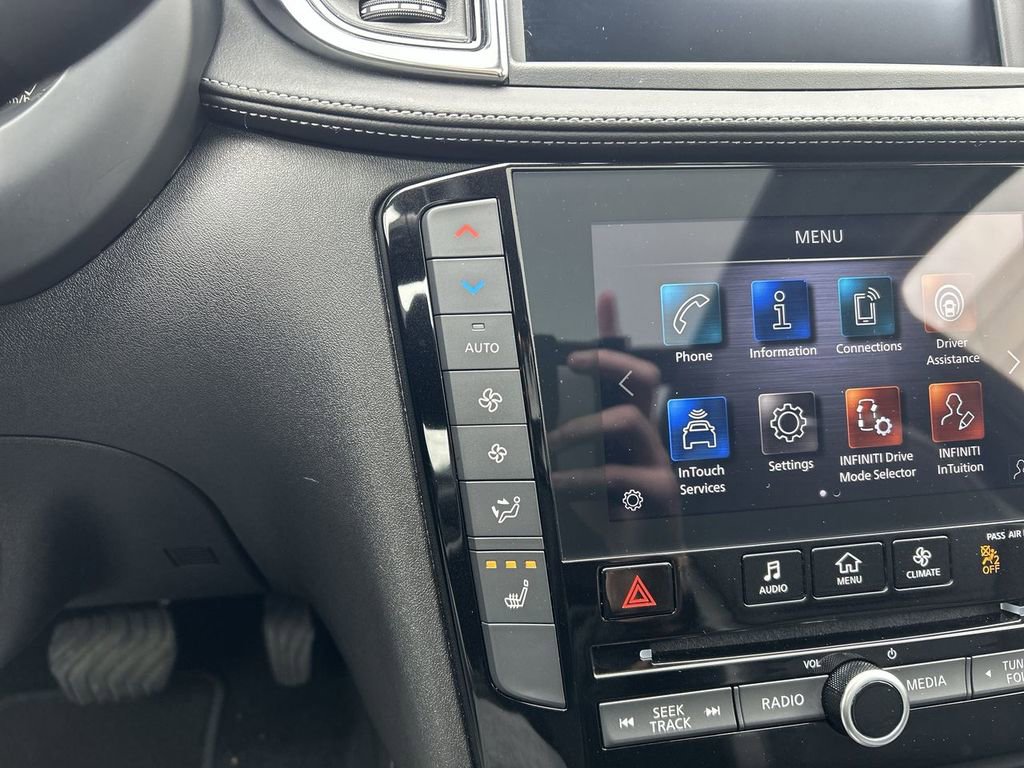 Certified 2025 INFINITI QX50 Luxe w/ Accent Package image 21