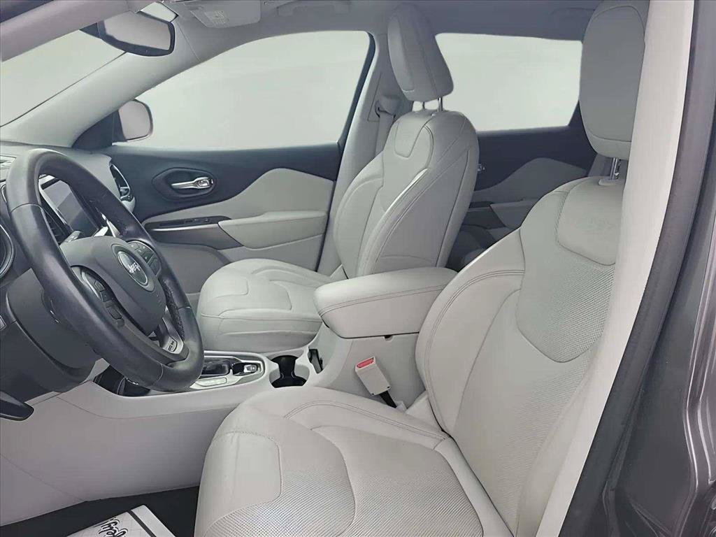 Used 2019 Jeep Cherokee Limited AWD/4WD image 12