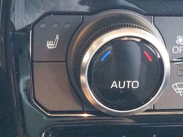Used 2022 Toyota Highlander XLE FWD image 22