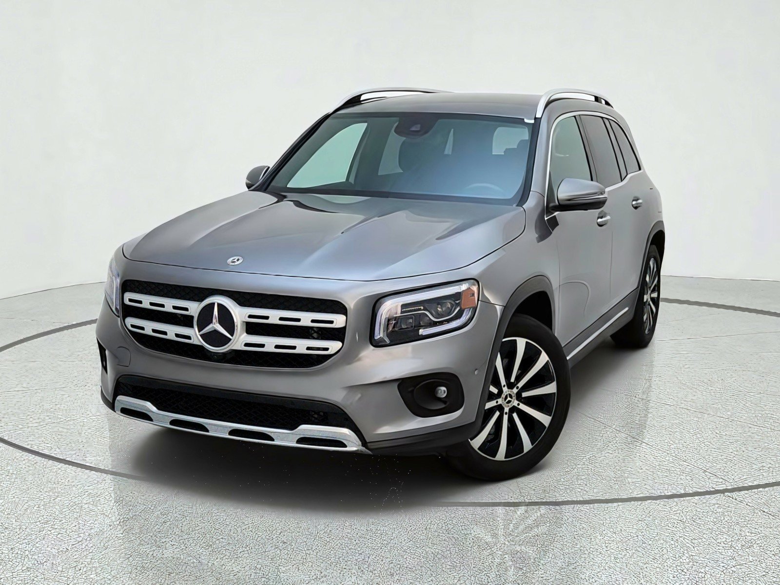 Used 2023 Mercedes-Benz GLB 250 4MATIC image 2