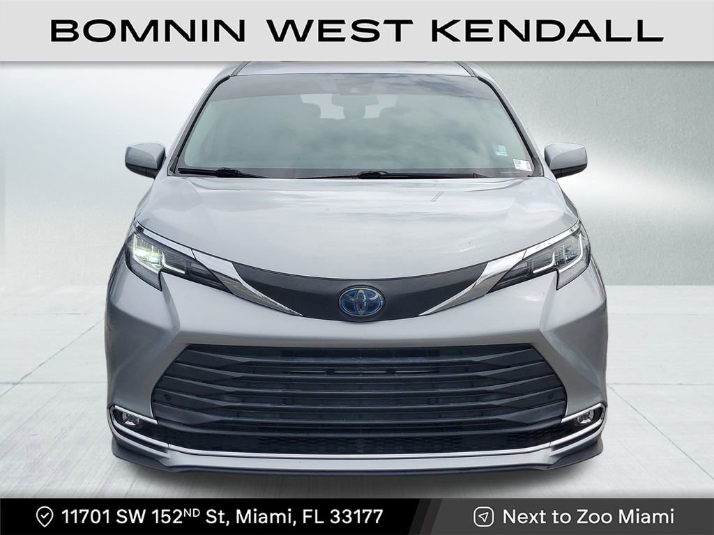 Used 2021 Toyota Sienna XLE image 2
