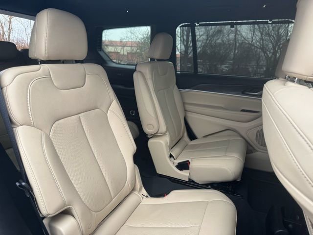 Used 2023 Jeep Grand Cherokee L Limited w/ Luxury Tech Group II image 15