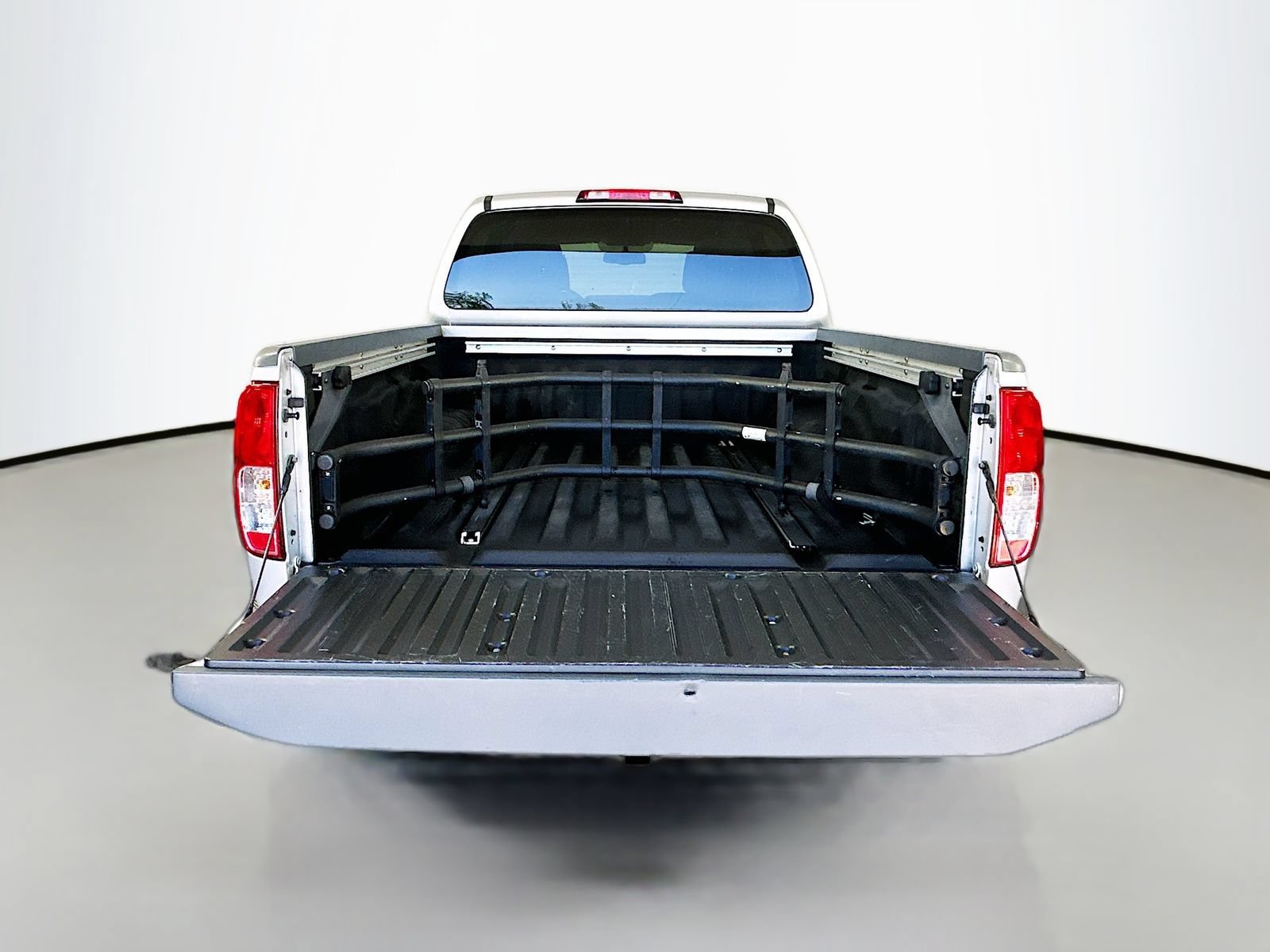 Used 2013 Nissan Frontier SV w/ SV Value Truck Pkg AWD/4WD image 23