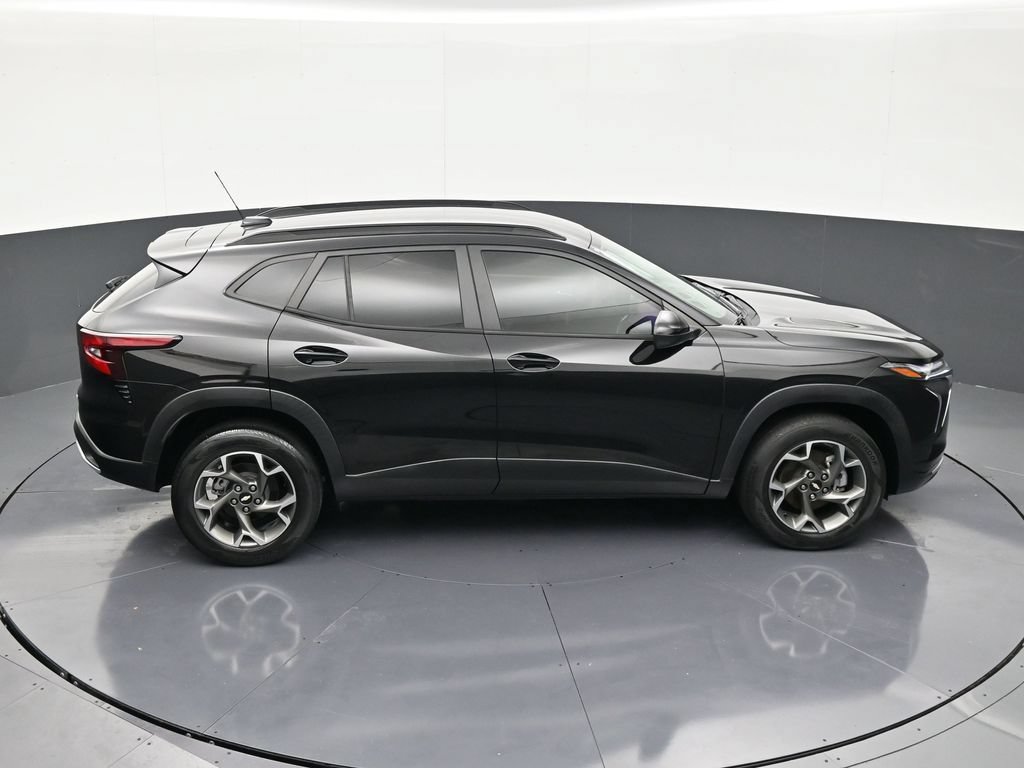 Used 2024 Chevrolet Trax LT FWD image 14