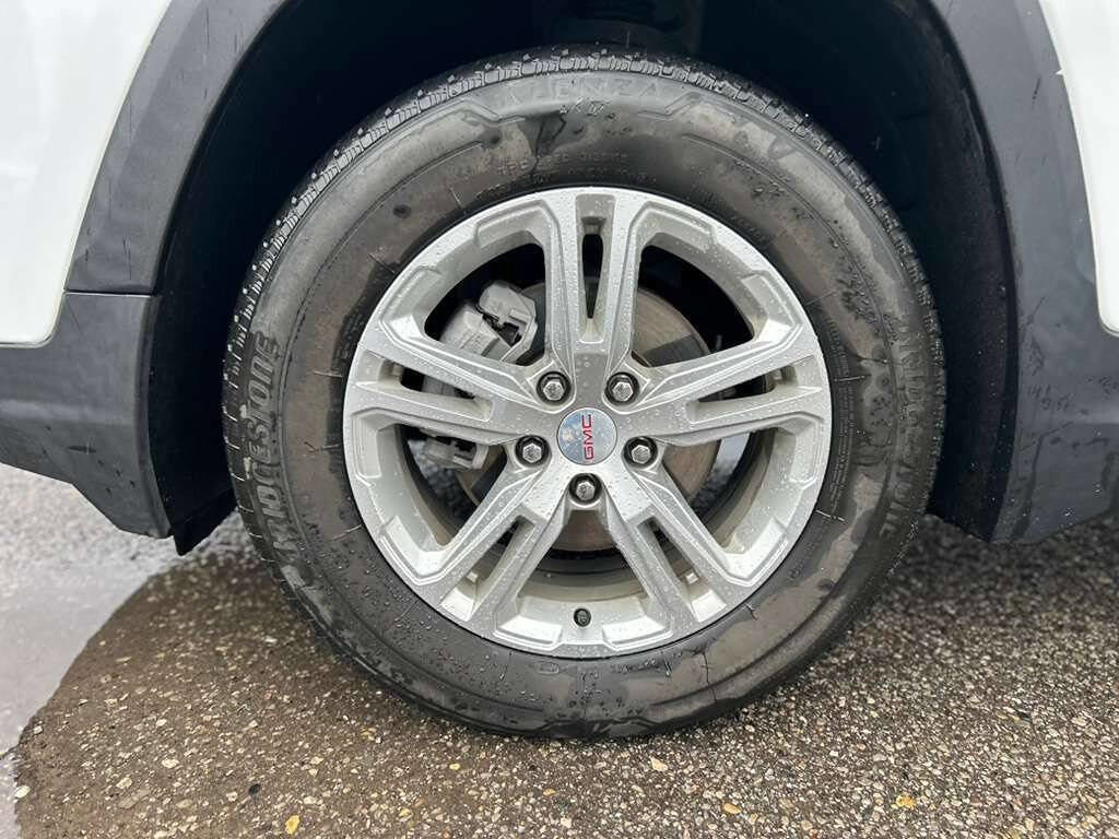 Used 2023 GMC Terrain SLE w/ Driver Convenience Package image 9