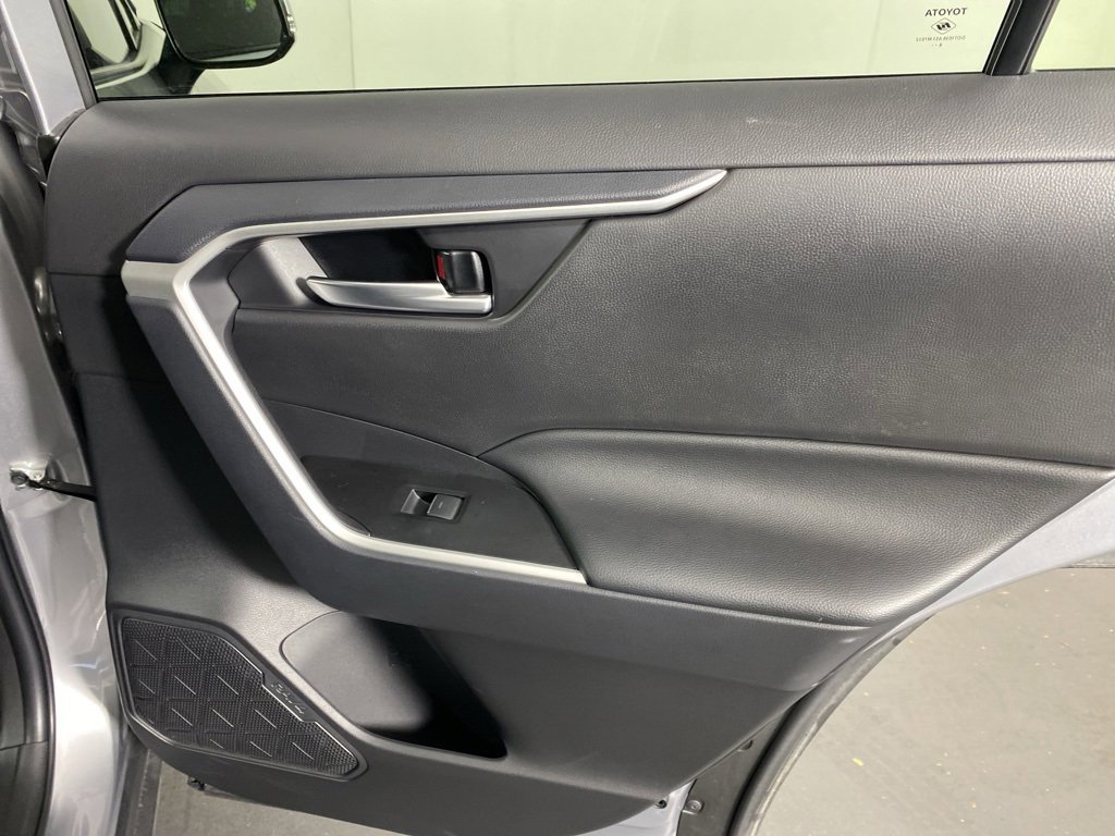 Used 2025 Toyota RAV4 SE image 29