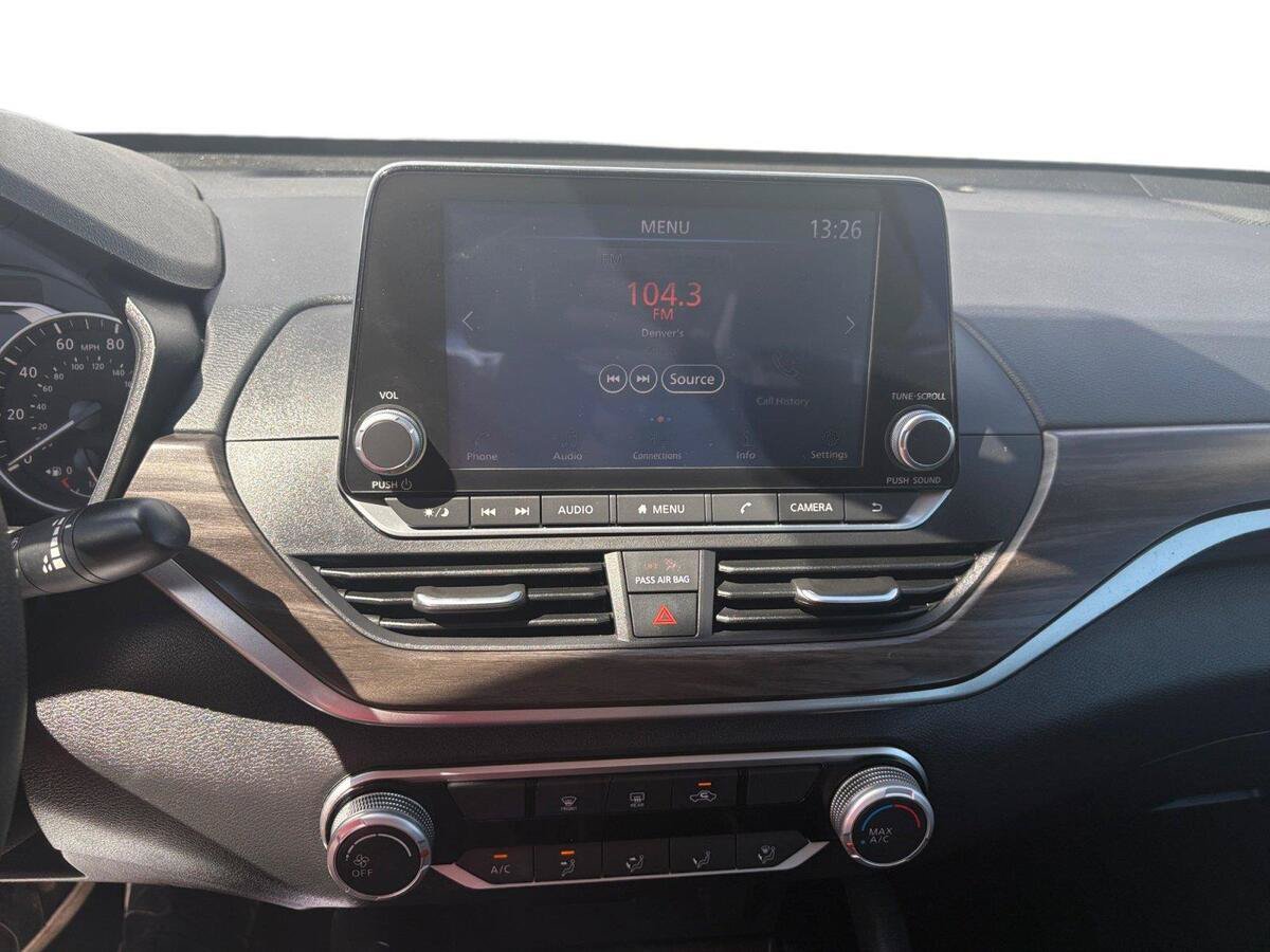 Used 2024 Nissan Altima 2.5 SV FWD image 18