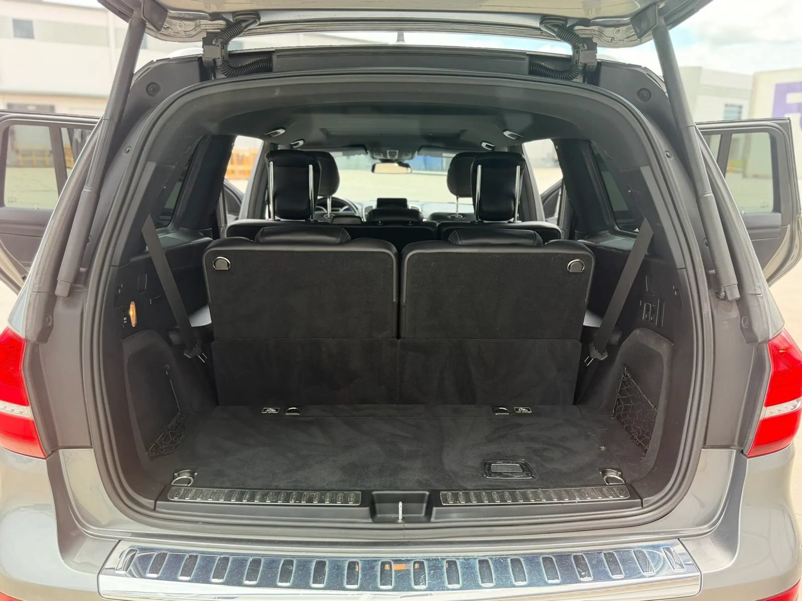 Used 2018 Mercedes-Benz GLS 450 4MATIC w/ Premium Package image 21