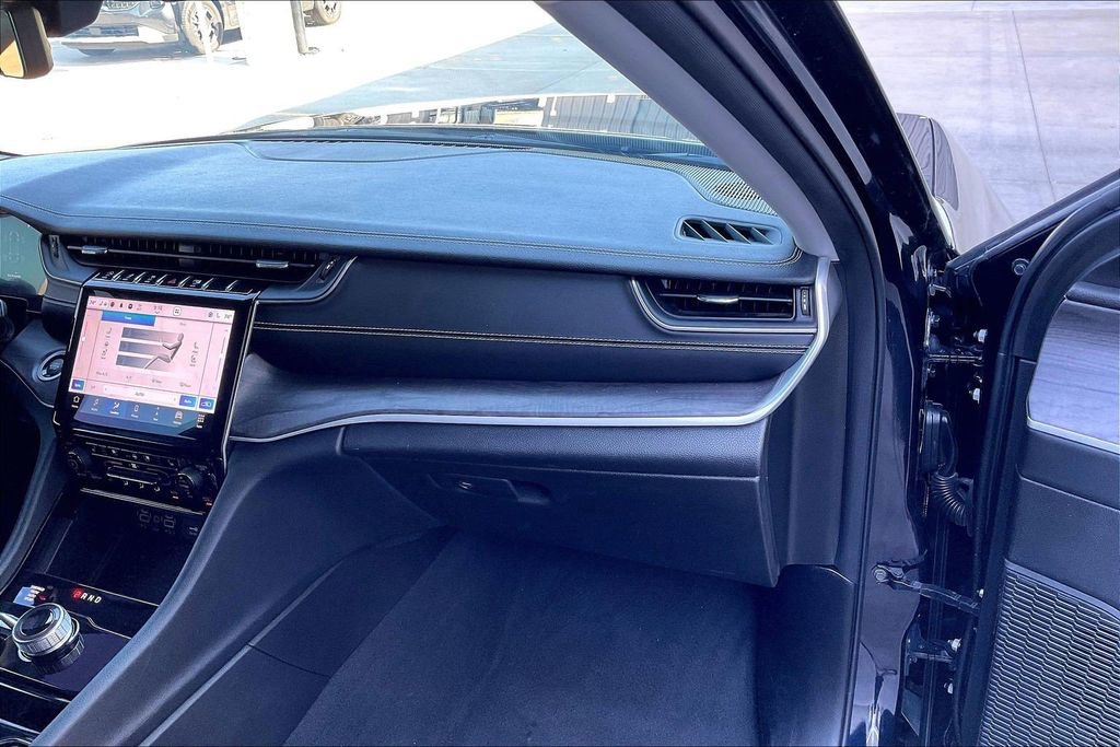 Used 2023 Jeep Grand Cherokee L Limited w/ Luxury Tech Group II AWD/4WD image 16