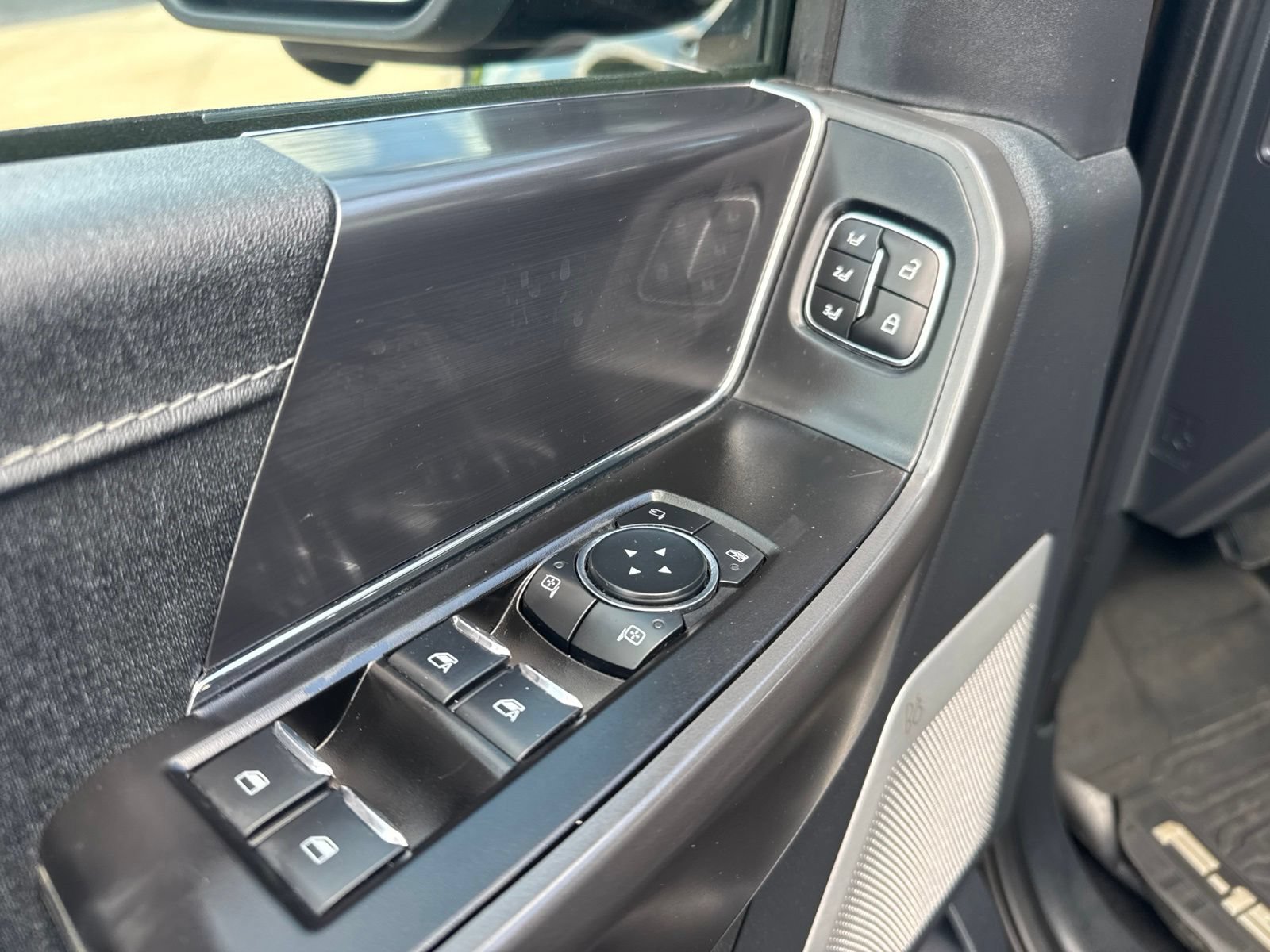 Used 2024 Ford F150 Lariat w/ Equipment Group 502A High AWD/4WD image 16