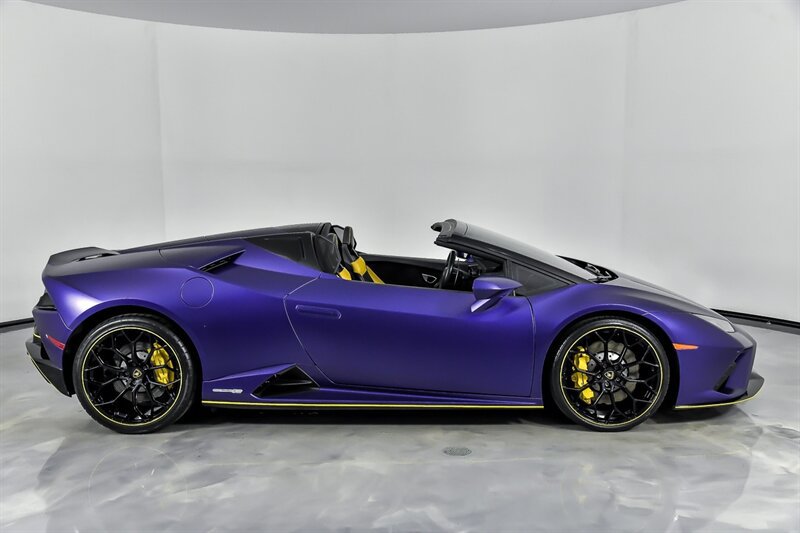 Used 2021 Lamborghini Huracan EVO RWD image 11