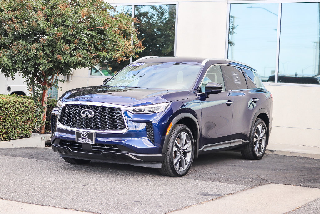 Certified 2023 INFINITI QX60 Luxe w/ Cargo Package FWD image 3