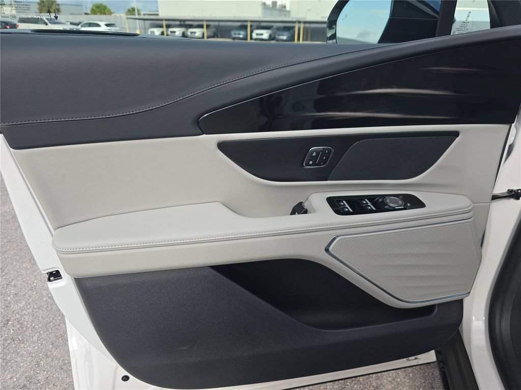 New 2026 Lincoln Nautilus Premier AWD/4WD image 12