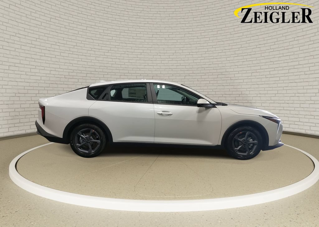 New 2026 Kia K4 FWD image 4