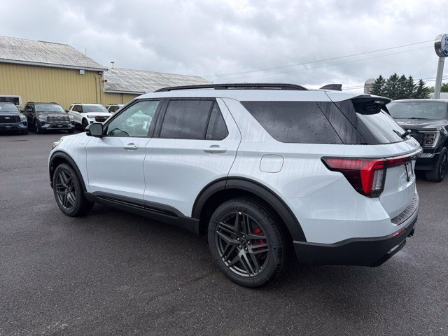 Used 2026 Ford Explorer ST-Line w/ ST-Line Street Pack AWD/4WD image 5