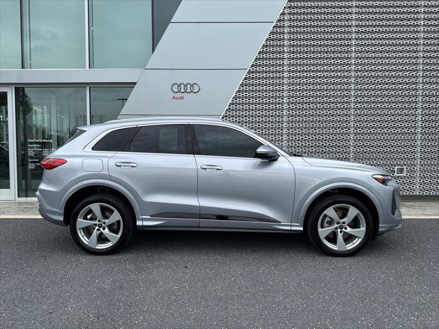 Certified 2025 Audi Q5 Premium w/ Premium Plus AWD/4WD image 2