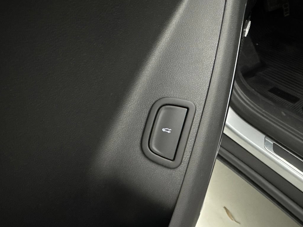Used 2025 GMC Acadia AT4 w/ LPO, Floor Liner Package AWD/4WD image 24