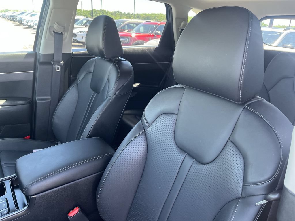 Used 2025 Kia Sorento EX w/ Panoramic Sunroof Package FWD image 11