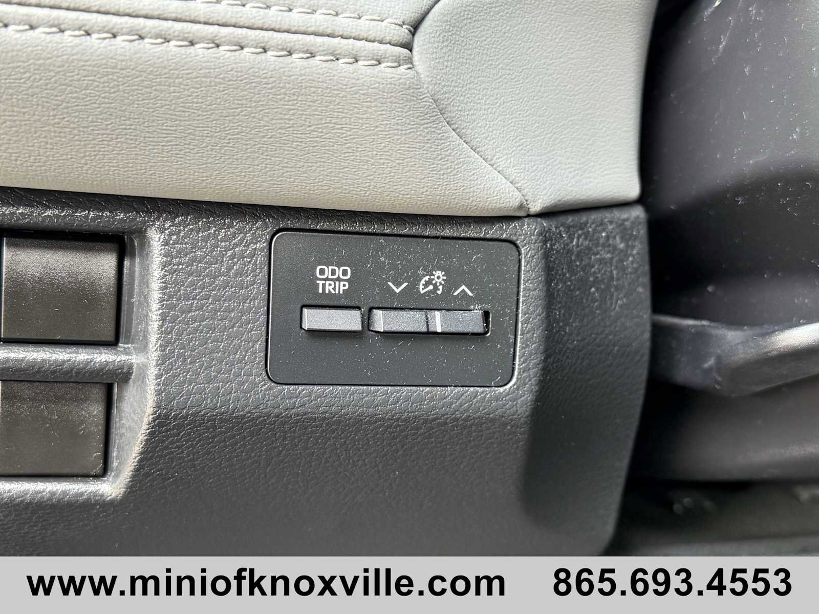 Used 2022 Toyota Avalon XLE image 23