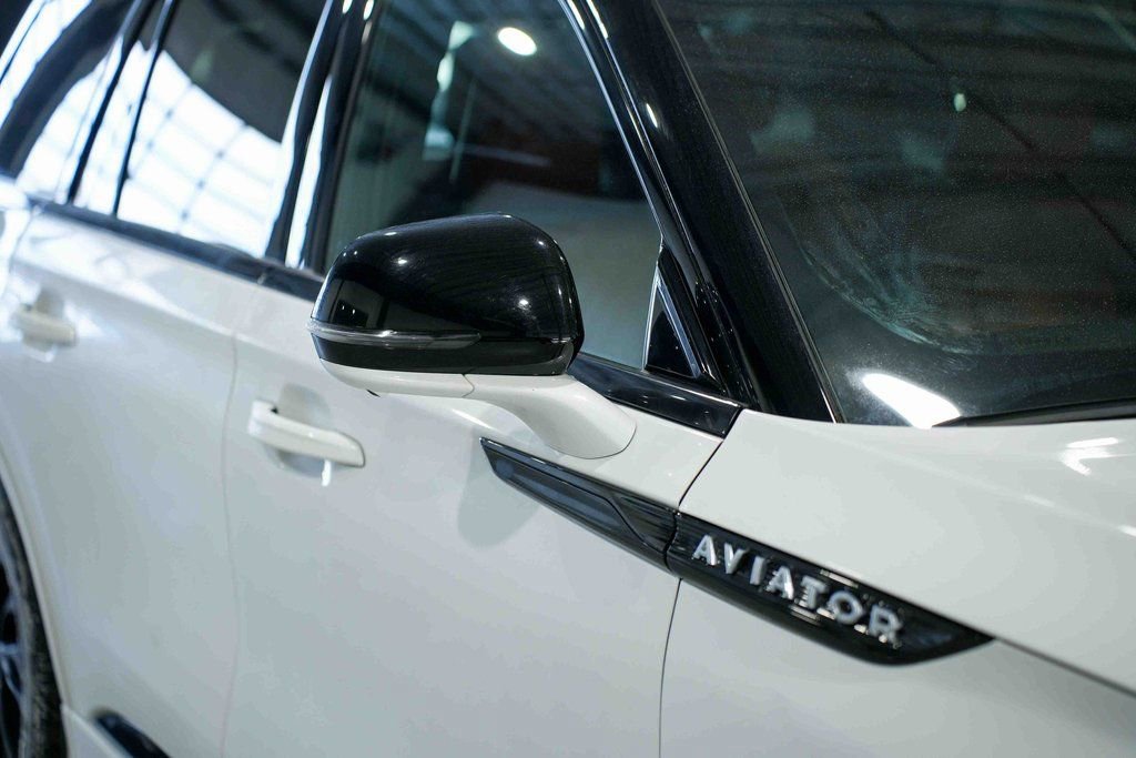Used 2025 Lincoln Aviator Reserve w/ Jet Appearance Package image 9