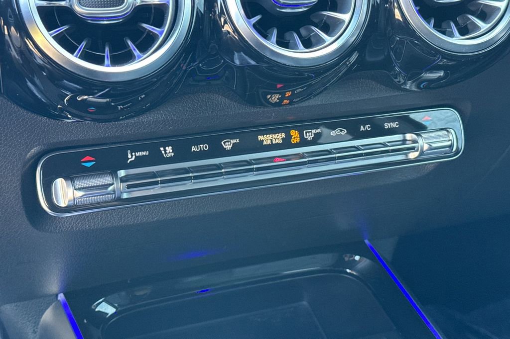 Used 2021 Mercedes-Benz GLB 250 4MATIC image 18