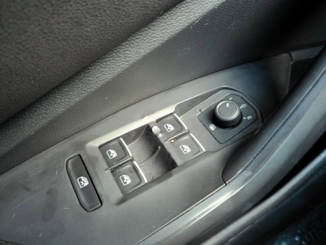 Used 2025 Volkswagen Jetta Sport image 33