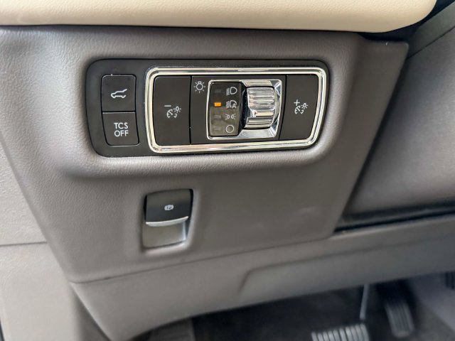 Used 2023 Lincoln Nautilus Reserve AWD/4WD image 21