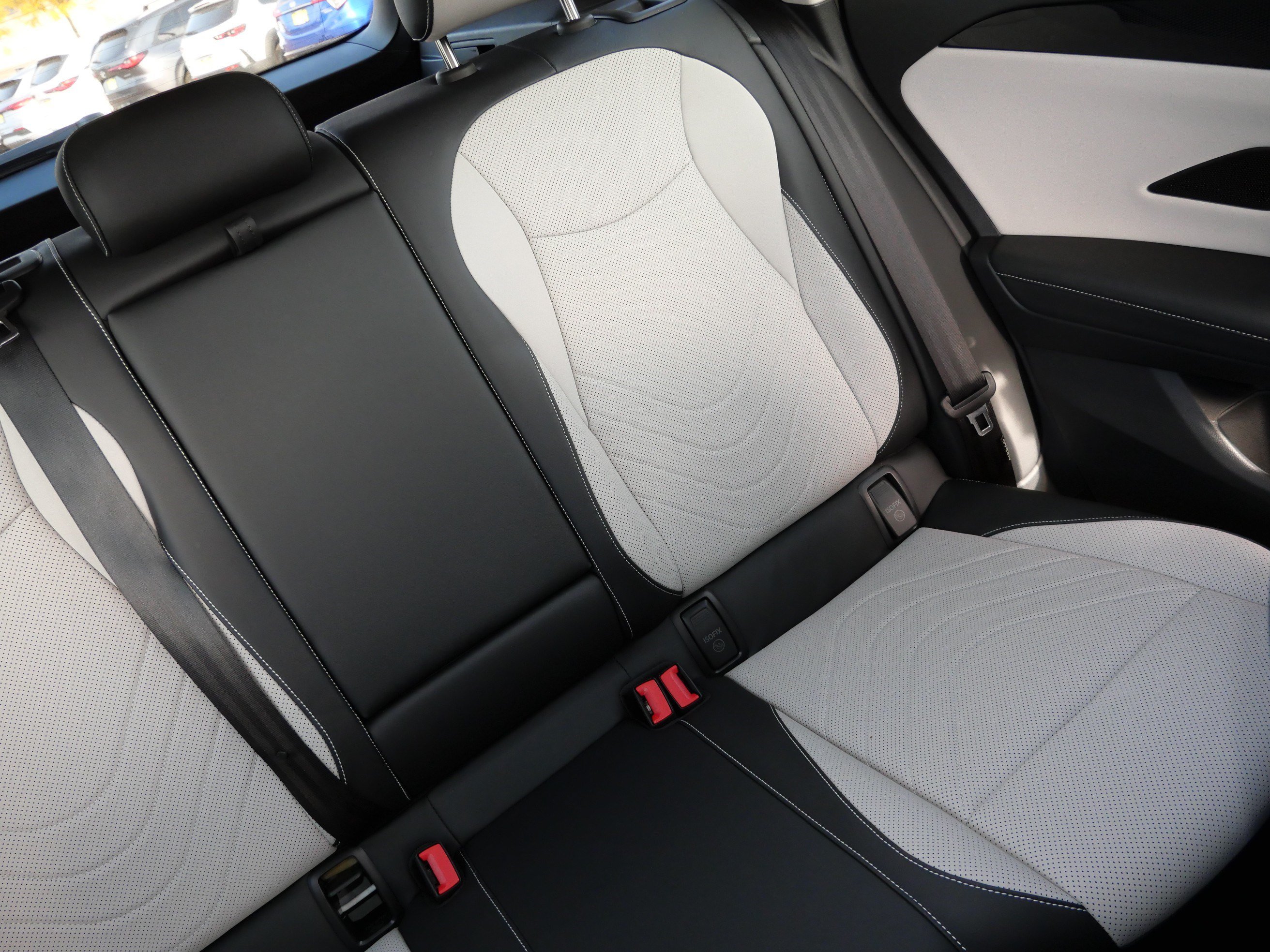 Used 2025 Volkswagen Tiguan SE AWD/4WD image 14