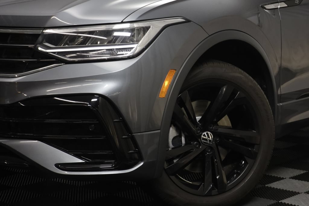 Certified 2023 Volkswagen Tiguan SE R-Line FWD image 3