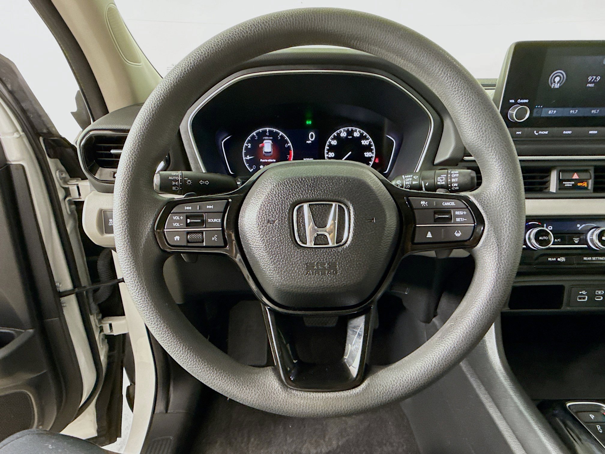 Used 2024 Honda Pilot LX image 11