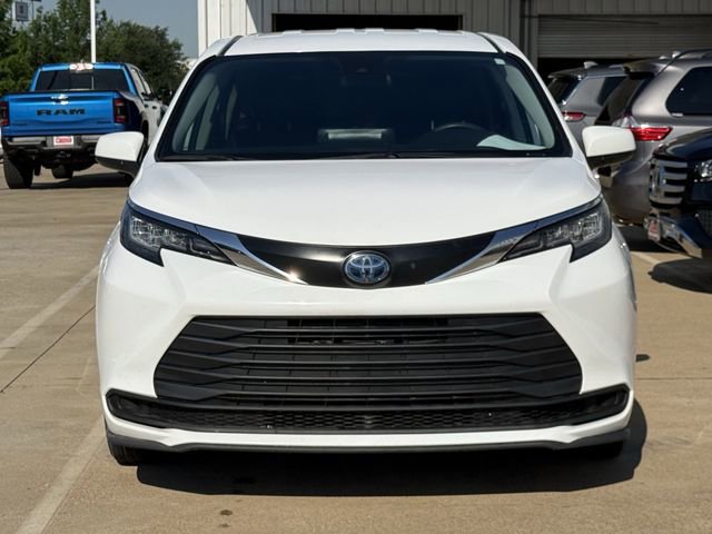 Used 2023 Toyota Sienna LE FWD image 7
