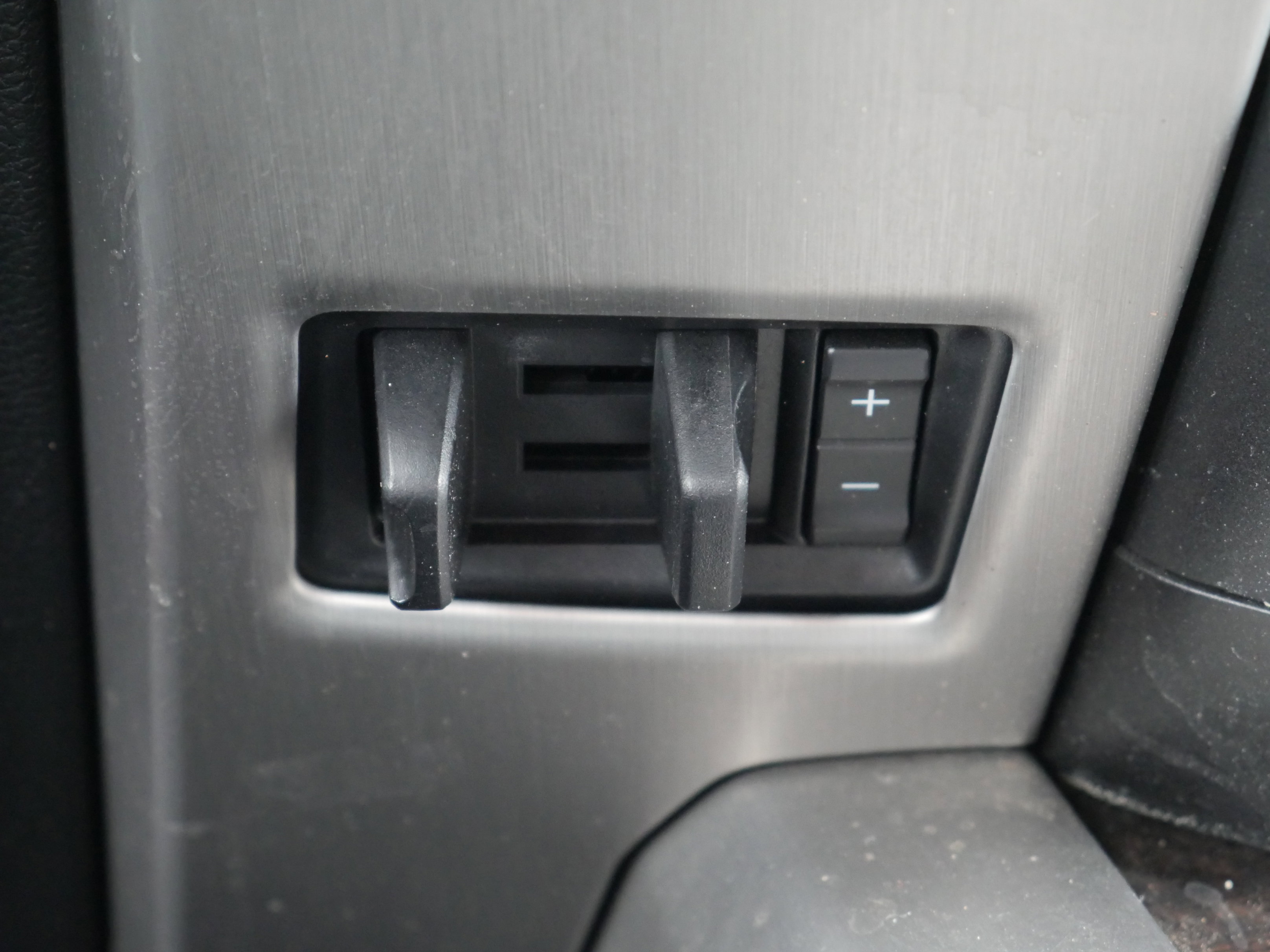 Used 2015 Ford F150 Platinum w/ Equipment Group 701A Luxury image 10