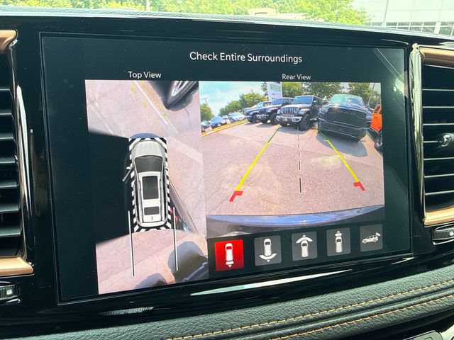 New 2027 Chrysler Pacifica Pinnacle w/ Theater Group FWD image 26