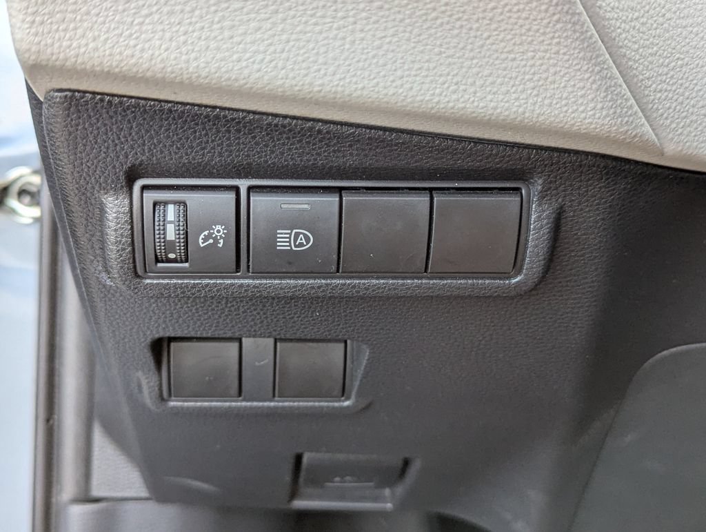 Used 2023 Toyota Corolla Cross L FWD image 29