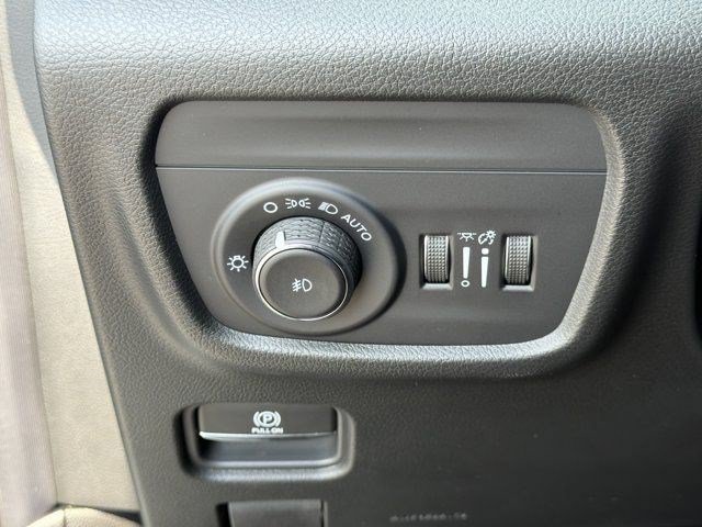 Used 2026 Jeep Grand Cherokee L Limited w/ Luxury Tech Group II AWD/4WD image 42