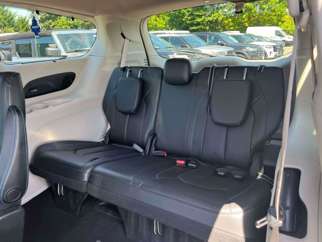 Used 2021 Chrysler Pacifica Touring-L w/ Uconnect Theater Family Group AWD/4WD image 16