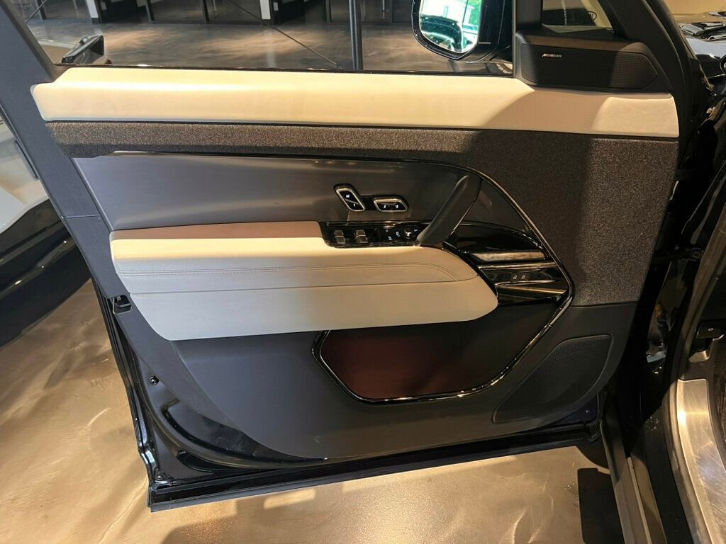 Used 2023 Land Rover Range Rover SE AWD/4WD image 14