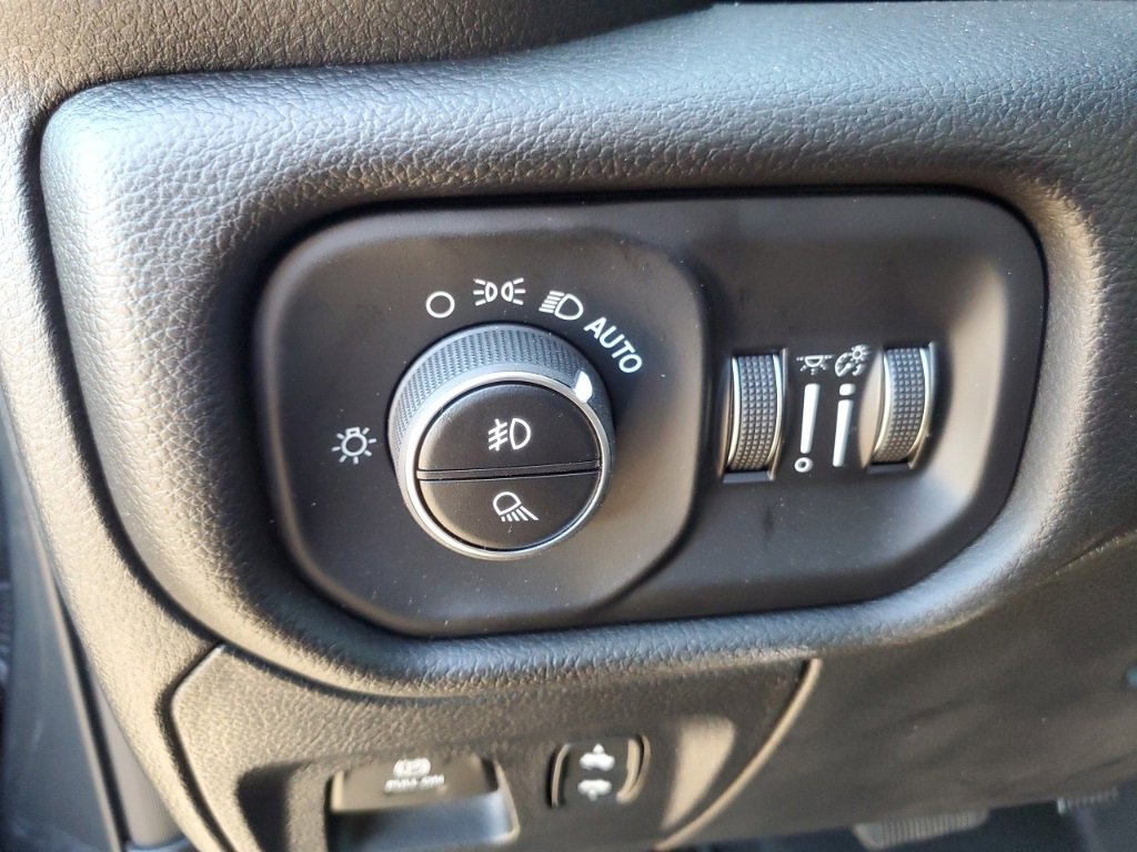 New 2026 RAM 1500 4x4 Crew Cab image 11