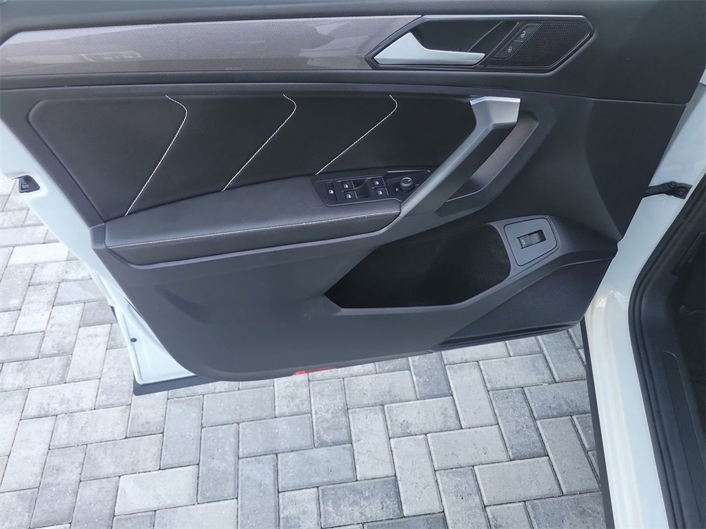 Used 2022 Volkswagen Tiguan SE image 23
