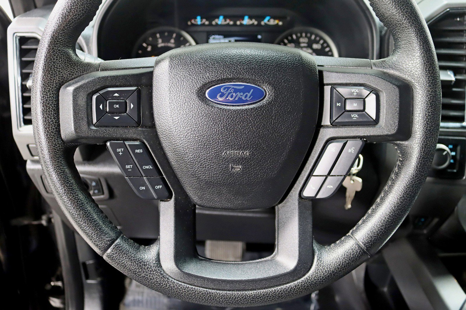 Used 2015 Ford F150 XLT w/ Equipment Group 302A Luxury AWD/4WD image 16