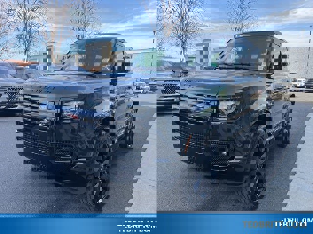 Used 2024 Land Rover Defender 90 V8 image 3